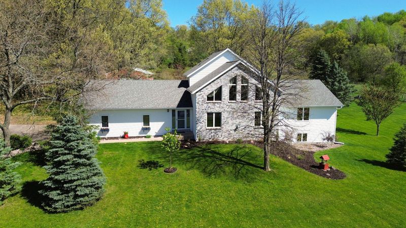 1128 Rainetta Dr, Eau Claire, WI 54701