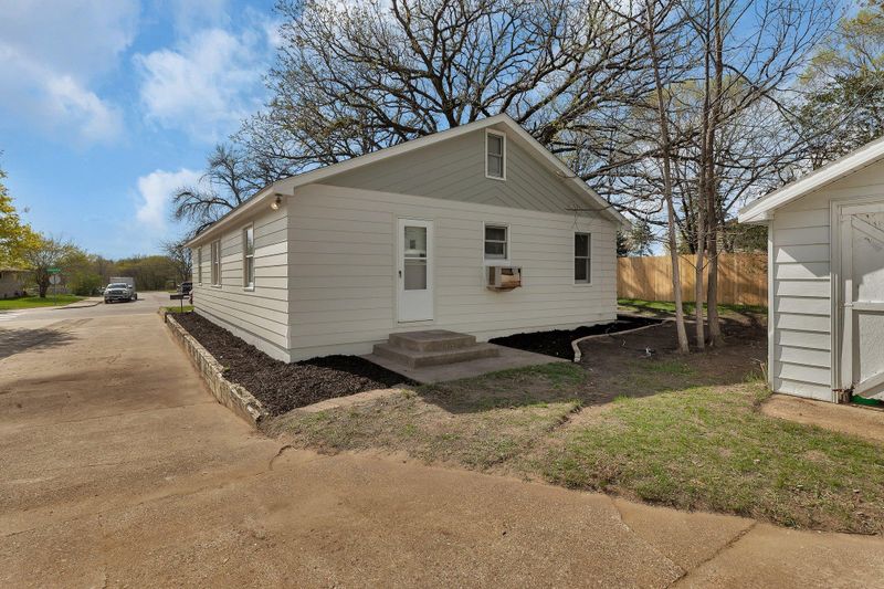 736 Irving Ave NW, Elk River, MN 55330