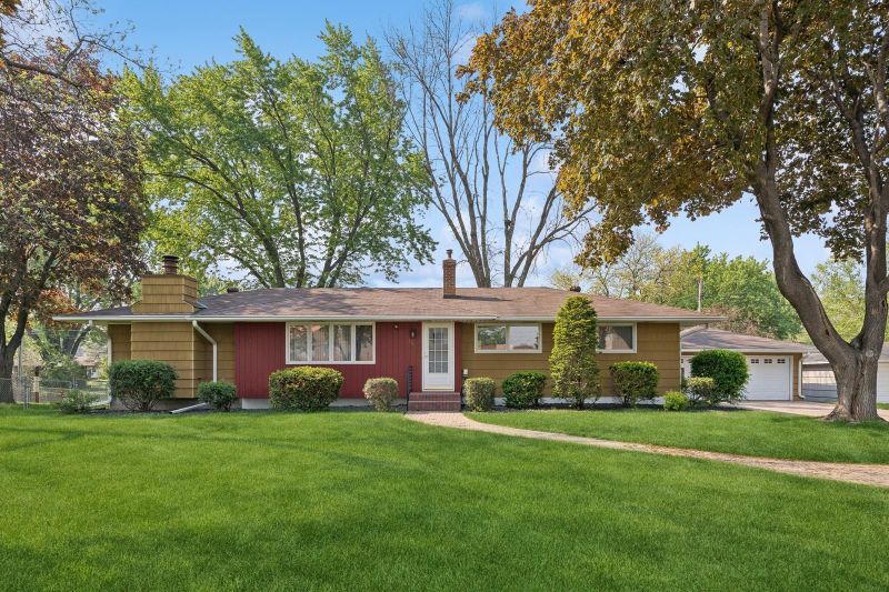 1211 W 106th St, Bloomington, MN 55431