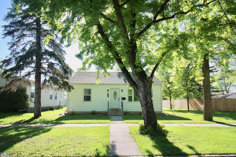 227 4th St S, Breckenridge, MN 56520
