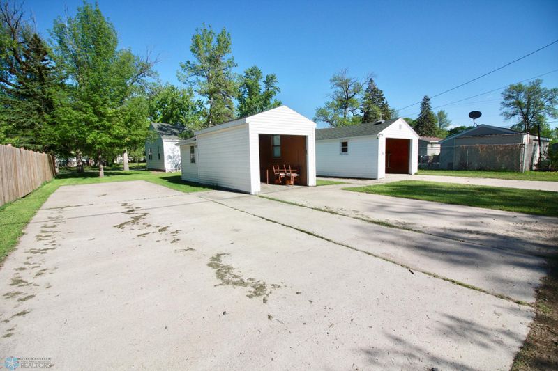 227 4th St S, Breckenridge, MN 56520