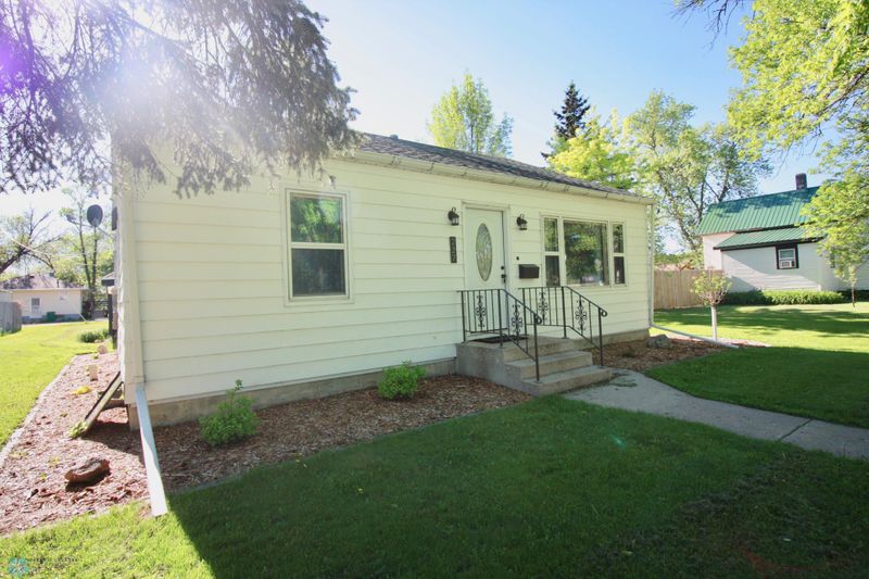 227 4th St S, Breckenridge, MN 56520
