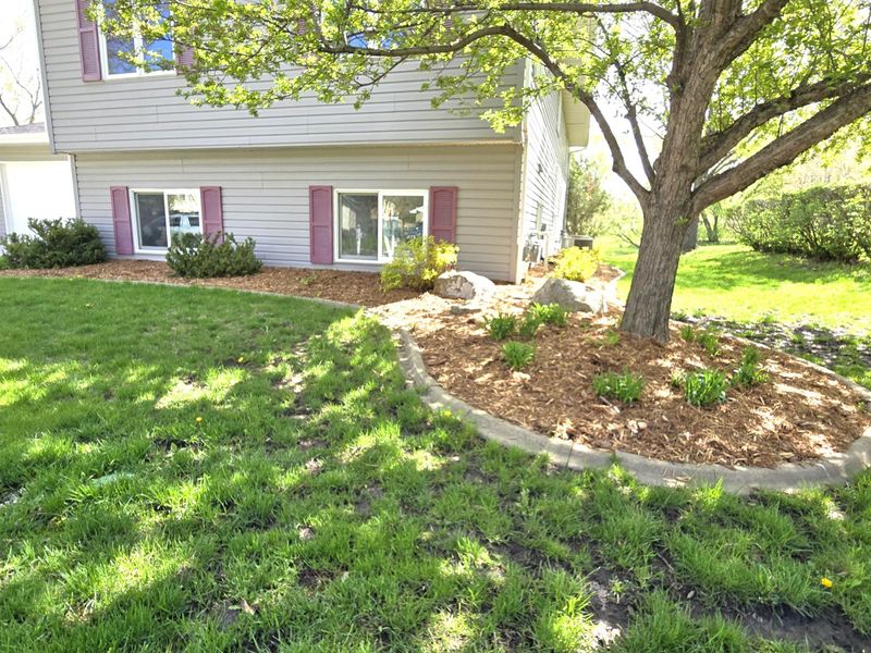 6911 Redwing Ln, Chanhassen, MN 55317