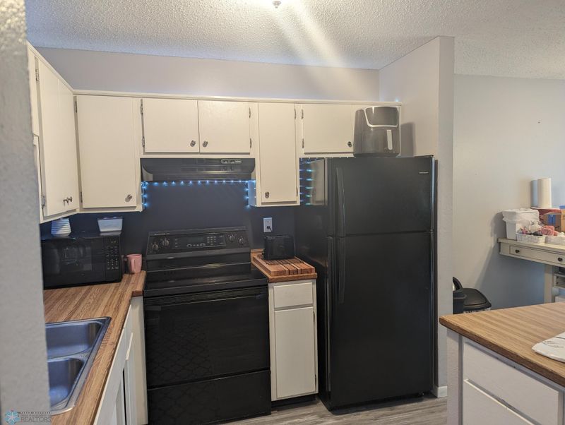 2827 26th Street Cir S, Moorhead, MN 56560