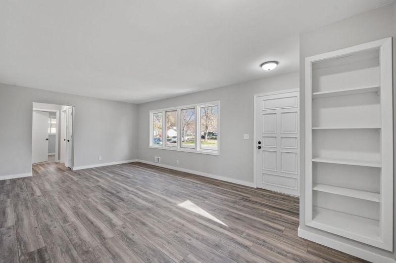 3913 Burquest Ln, Minneapolis, MN 55429
