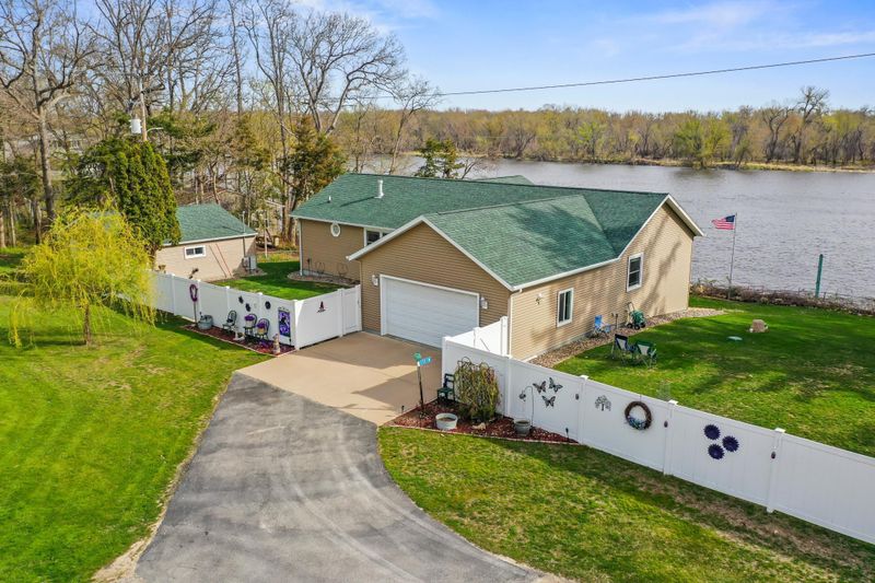 25518 Pelican Ln, Winona, MN 55987