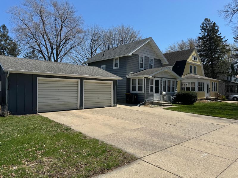 916 Lyndale St, North Mankato, MN 56003