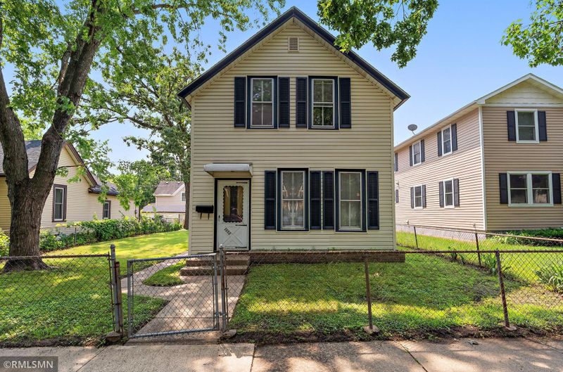 1052 Bush Ave, Saint Paul, MN 55106