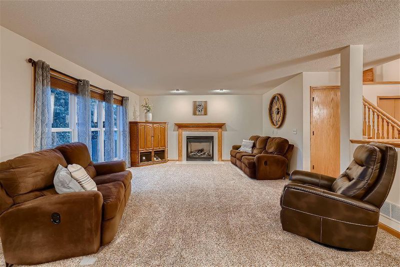 8011 Dawn Dr, Rockford, MN 55373