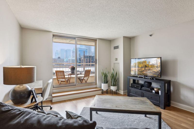 401 S 1st St #706, Minneapolis, MN 55401
