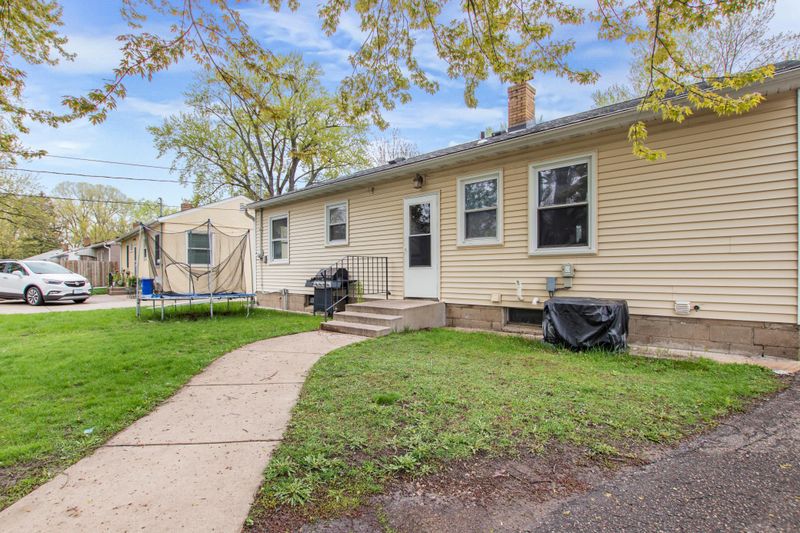 2112 Jessamine Ave E, Saint Paul, MN 55119