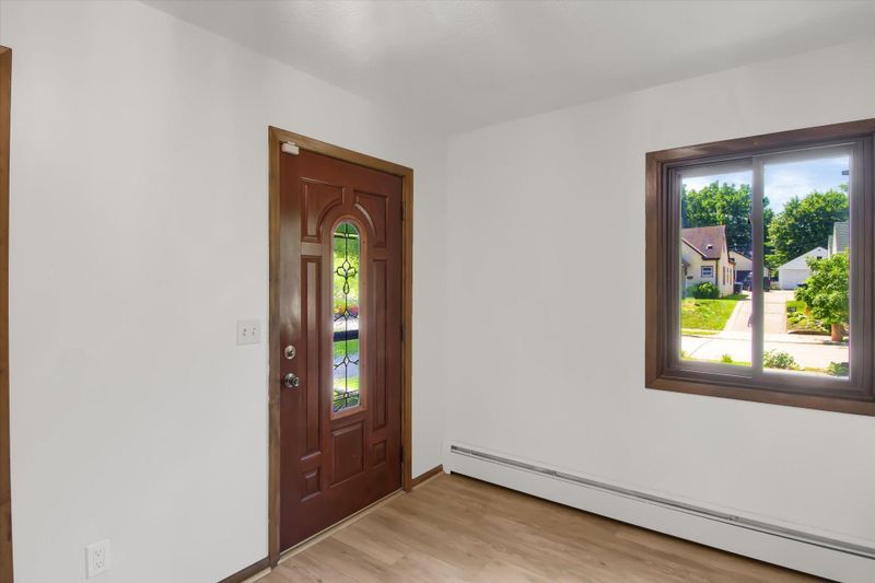 3202 Keewaydin Pl, Minneapolis, MN 55417