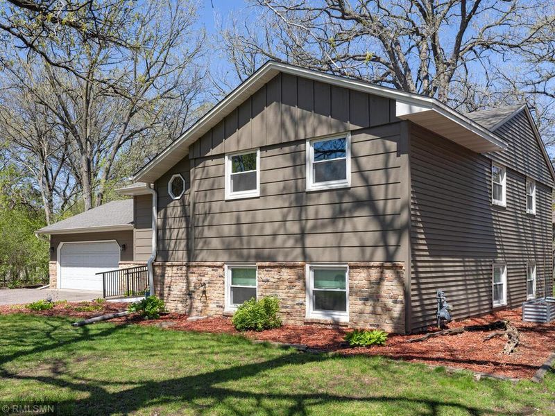11433 Yates Cir, Champlin, MN 55316