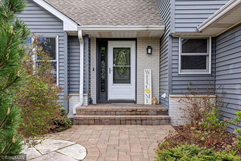 754 Spring Hill Cir, Woodbury, MN 55125