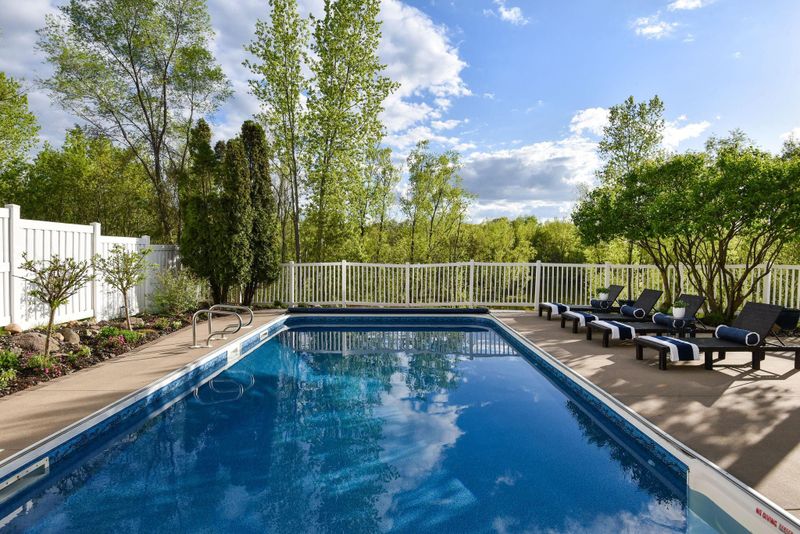 1504 Thomas Ln, Eagan, MN 55122