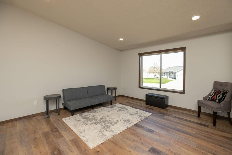 805 24th Ave Nw, Austin, MN 55912
