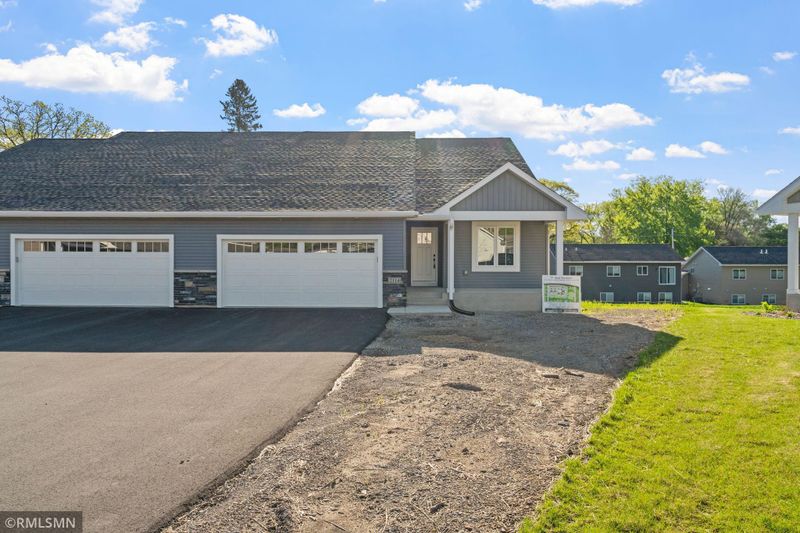 2114 Kari Ln, North Saint Paul, MN 55109