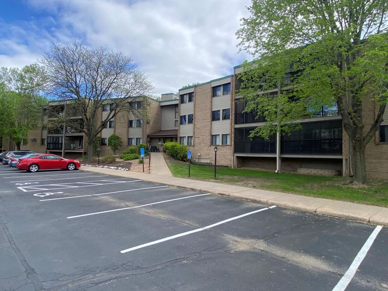1855 Silver Bell Rd #104, Eagan, MN 55122