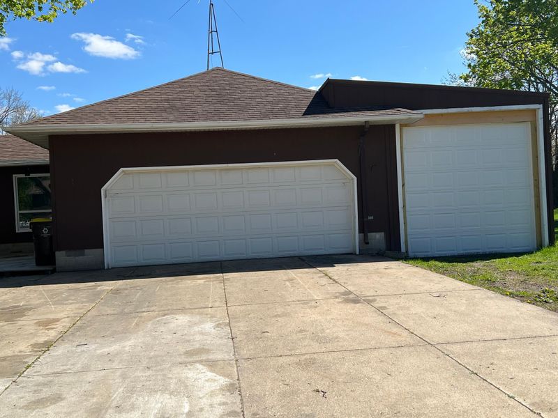 101 S 7th Ave E, Truman, MN 56088