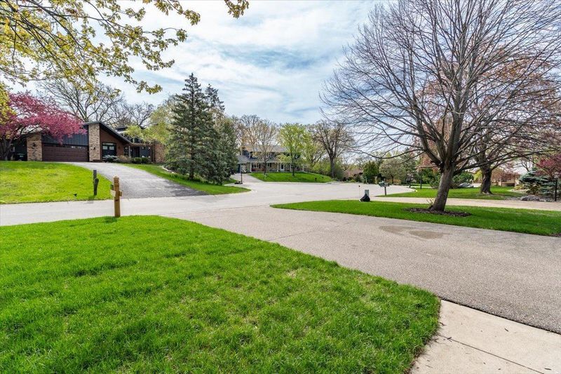 6913 Gleason Cir, Minneapolis, MN 55439