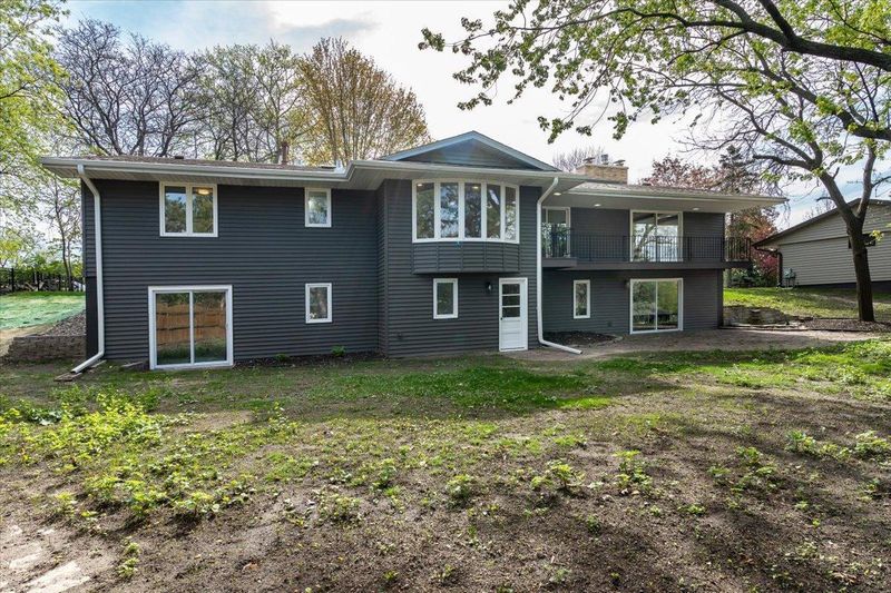 6913 Gleason Cir, Minneapolis, MN 55439