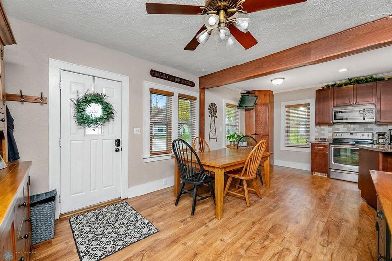 916 2nd St S, Moorhead, MN 56560