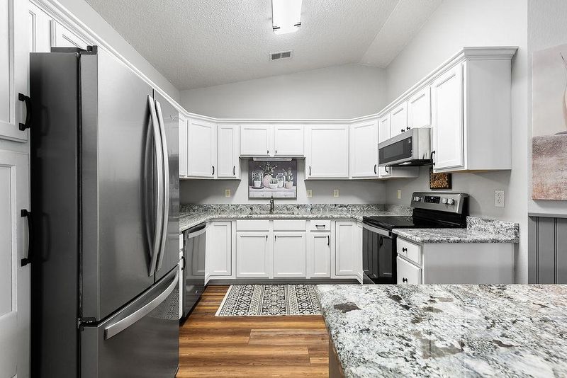 166 Mill Pond St, Motley, MN 56466