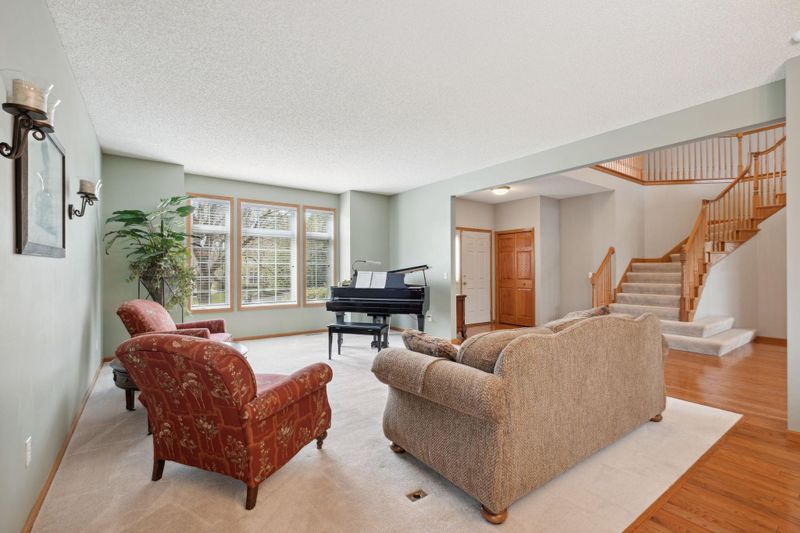 9695 Laforet Dr, Eden Prairie, MN 55347