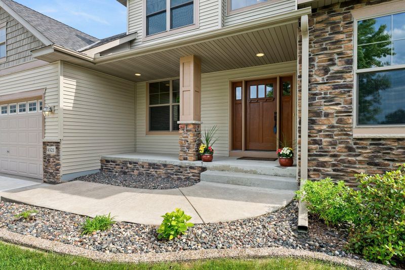 4921 103rd Ave N, Brooklyn Park, MN 55443