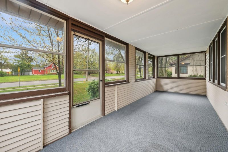 529 Old Main St N, Cambridge, MN 55008
