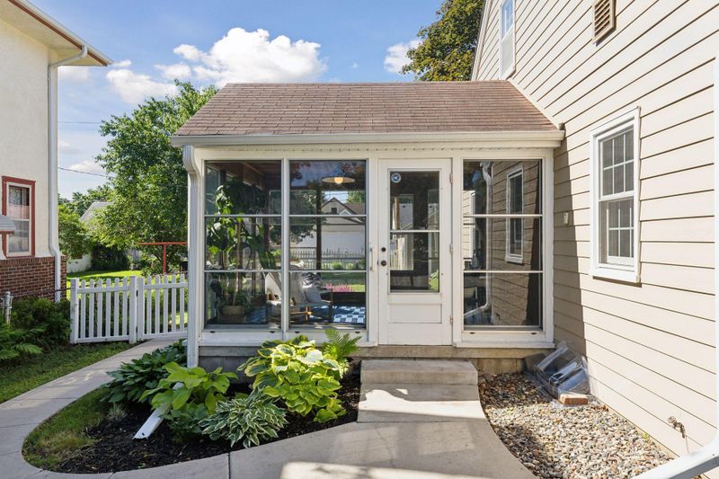1118 Idaho Ave W, Saint Paul, MN 55108