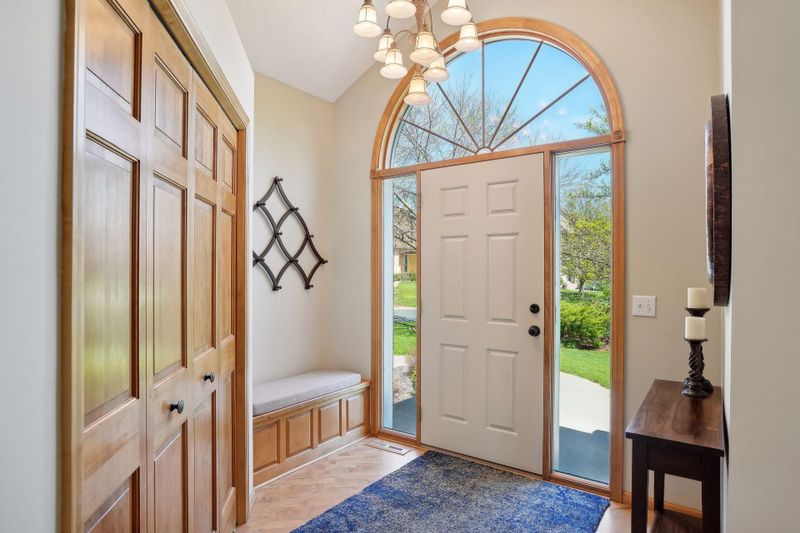 16633 Saddle Horn Ct, Eden Prairie, MN 55347