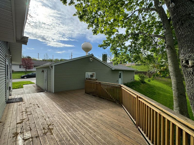 1221 Harbor Dr SE, Rochester, MN 55904