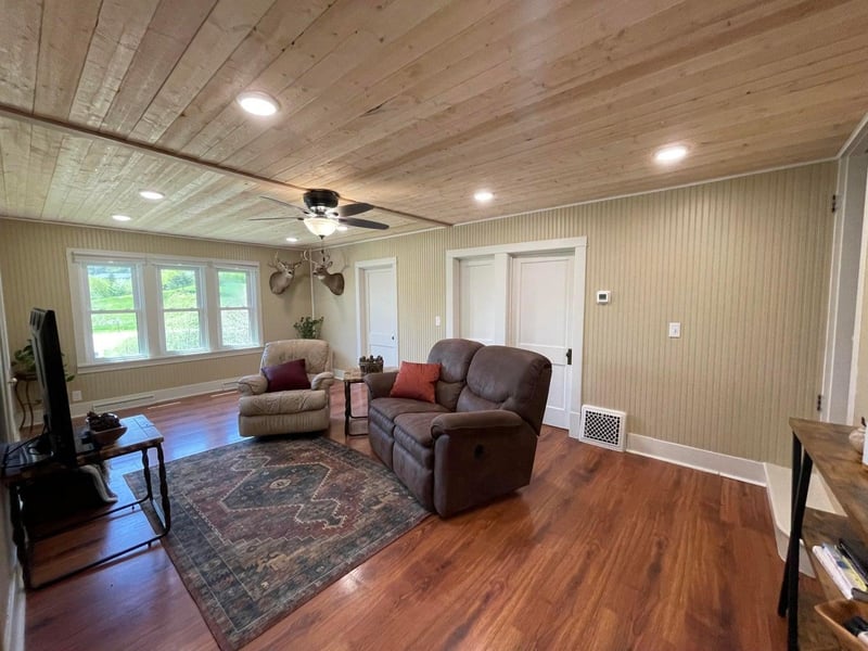 908 N 7th St, Brownsville, MN 55919