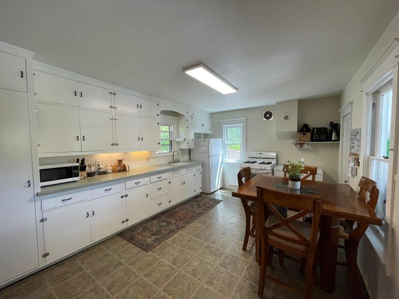 908 N 7th St, Brownsville, MN 55919