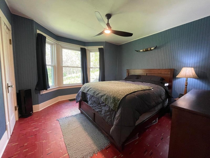908 N 7th St, Brownsville, MN 55919
