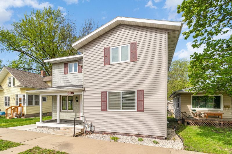 306 4th St SE, Montgomery, MN 56069