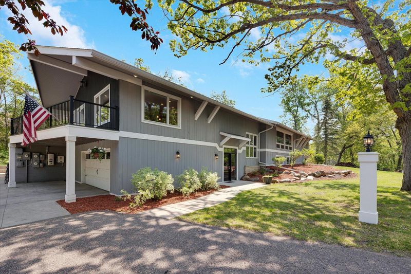 2 Duck Pass Rd, North Oaks, MN 55127