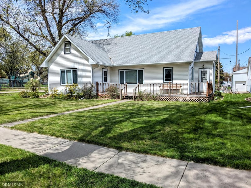 820 Ash Ave, Bird Island, MN 55310