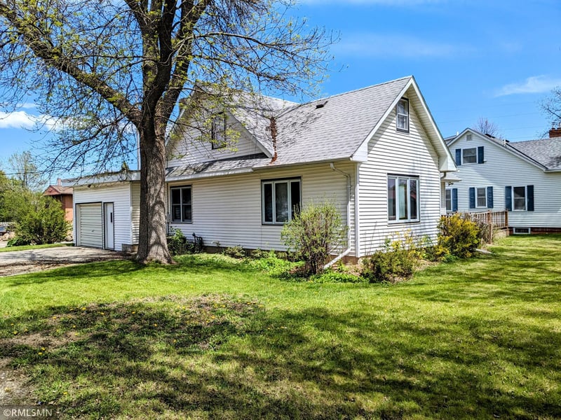 820 Ash Ave, Bird Island, MN 55310