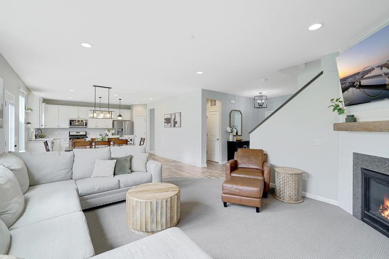9065 Lakeside Dr, Victoria, MN 55386