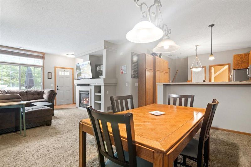 1642 Brittany Dr, Shakopee, MN 55379
