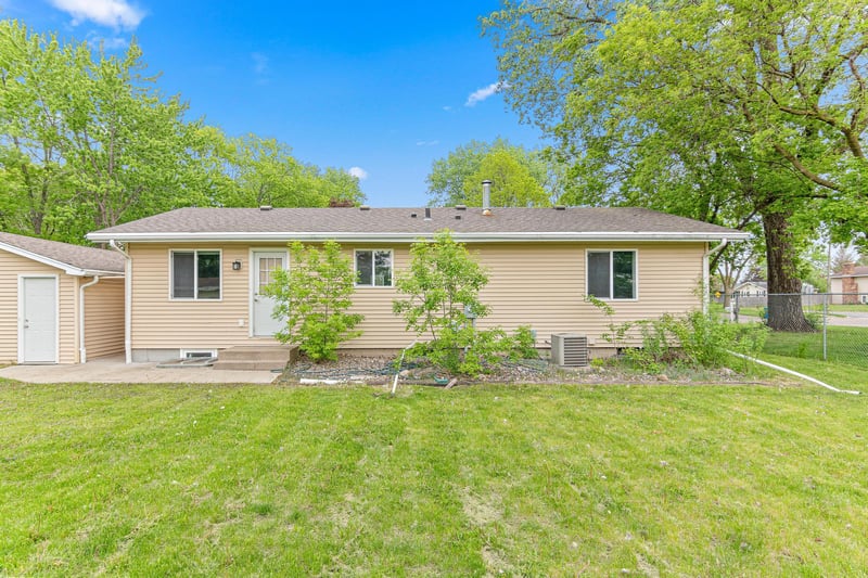 3511 English St, Vadnais Heights, MN 55110