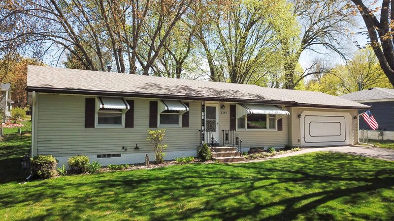 2242 Craig Pl, Maplewood, MN 55109