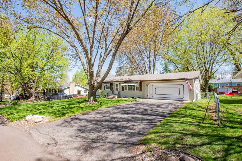 2242 Craig Pl, Maplewood, MN 55109