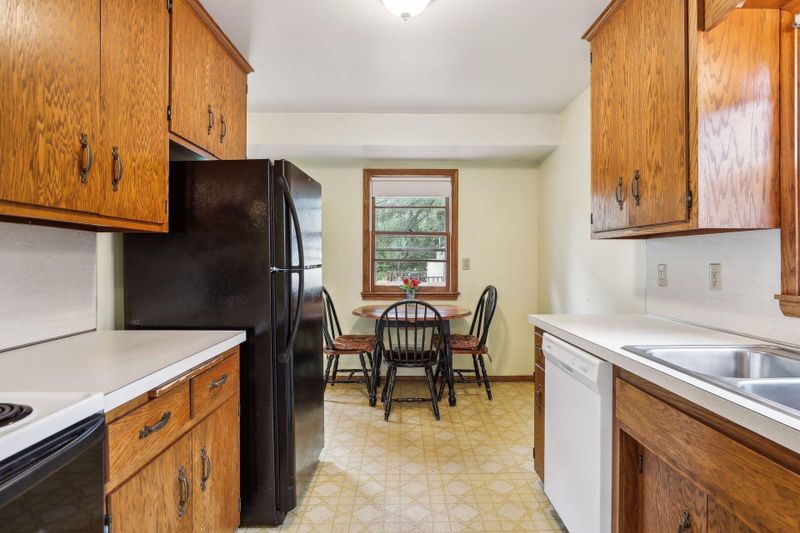 2032 William St, Roseville, MN 55113