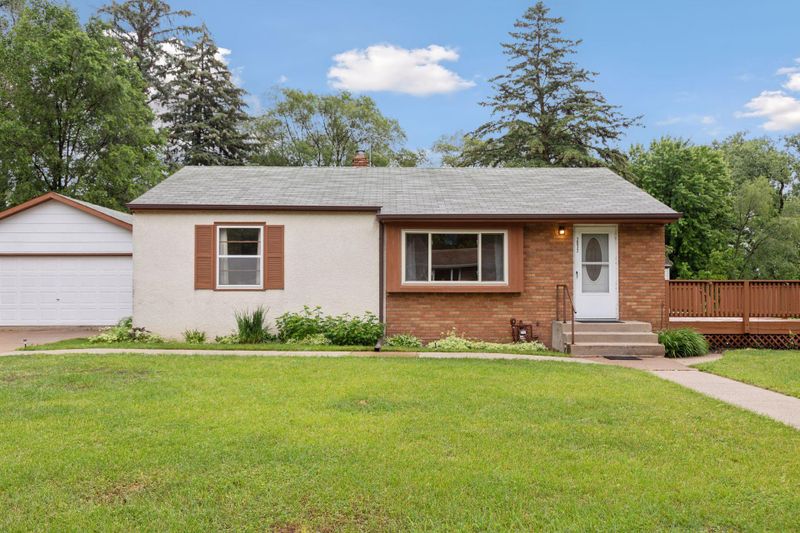 2032 William St, Roseville, MN 55113