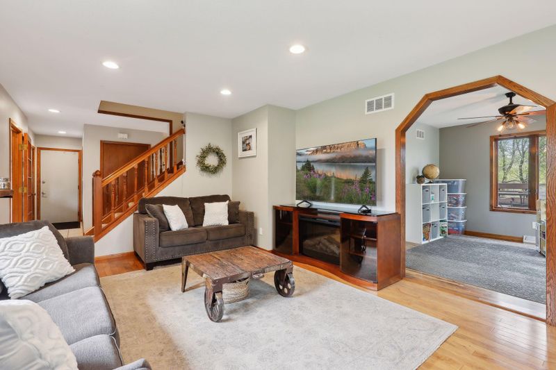 10037 Barnes Trl, Inver Grove Heights, MN 55077