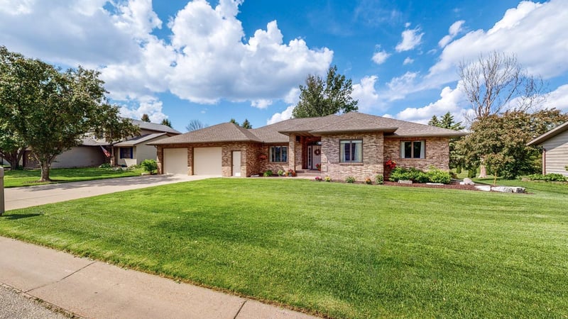 90 Benson Dr, Lewiston, MN 55952