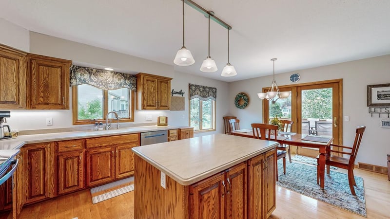 90 Benson Dr, Lewiston, MN 55952